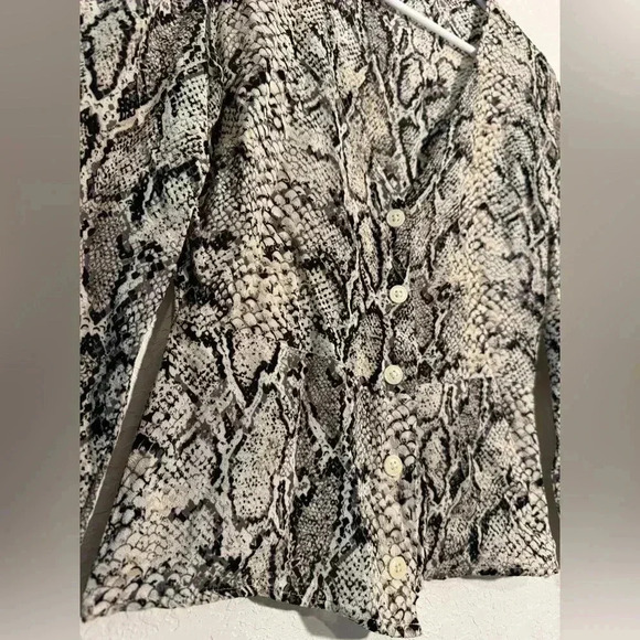 Reformation Jemma Snake Print Viscose Button Front Blouse Shirt Top Size 2 - Picture 7 of 10